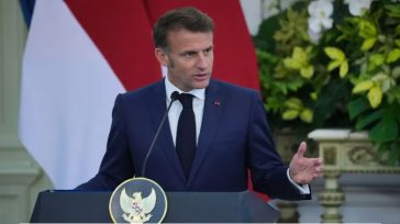 Μακρόν: «Πρέπει να είμαστε ασυμβίβαστοι όταν απειλείται η εδαφική κυριαρχία εταίρων όπως η Ελλάδα και η Κύπρος»