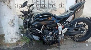 Μηχανή «καρφώθηκε» σε τοιχίο εκκλησίας στα Χανιά