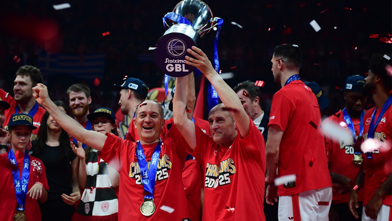 Έτσι πανηγύρισαν το πρωτάθλημα του Ολυμπιακού οι αδερφοί Αγγελόπουλοι