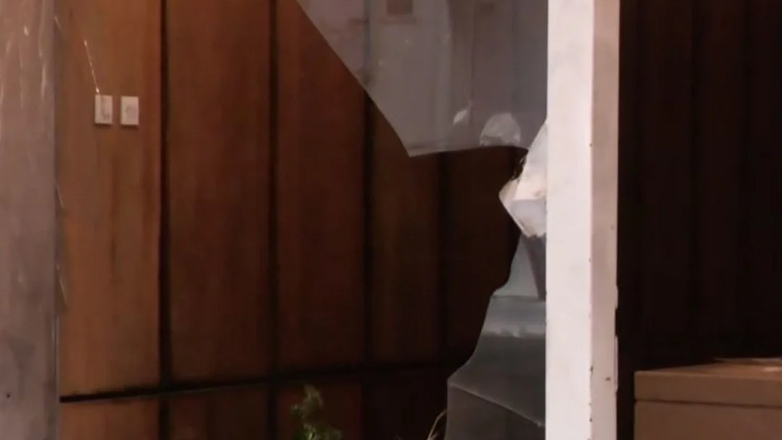 Επίθεση με γκαζάκια σε σπίτι βουλευτή