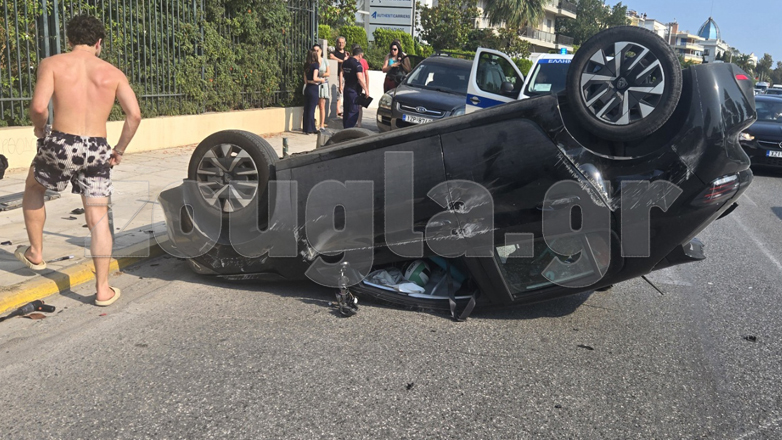 Φωτογραφίες από τη σύγκρουση τριών οχημάτων στη Γλυφάδα