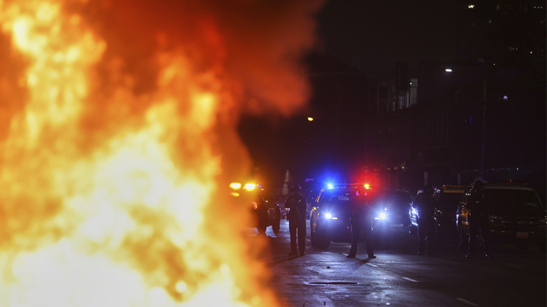 Τραμπ: Στο Λος Άντζελες έχει γίνει εισβολή «ξένων εχθρών» Τραμπ: Στο Λος Άντζελες έχει γίνει εισβολή «ξένων εχθρών»