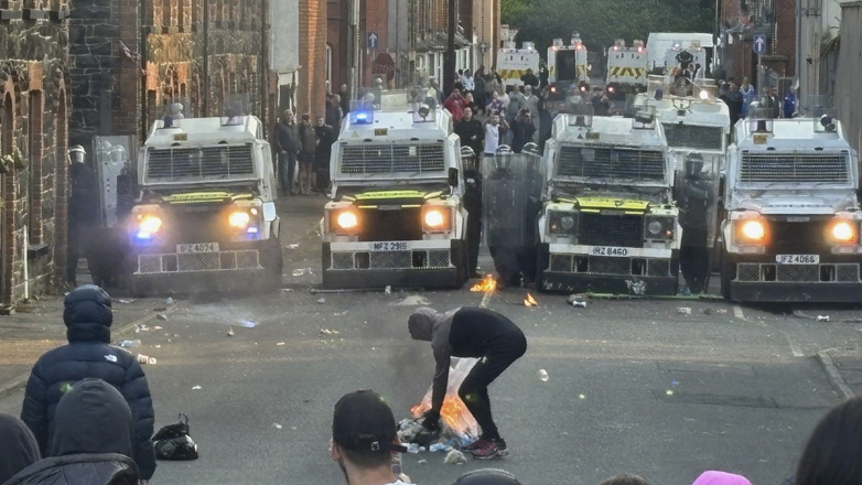 Βόρεια Ιρλανδία: Δεύτερη νύχτα ταραχών στην πόλη Μπαλιμίνα