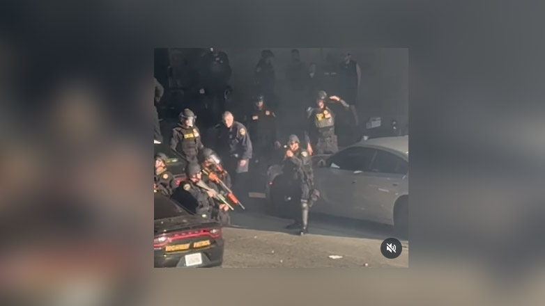 ΗΠΑ: Αστυνομικοί πυροβολούν με πλαστική σφαίρα φωτορεπόρτερ στο κεφάλι –Βίντεο