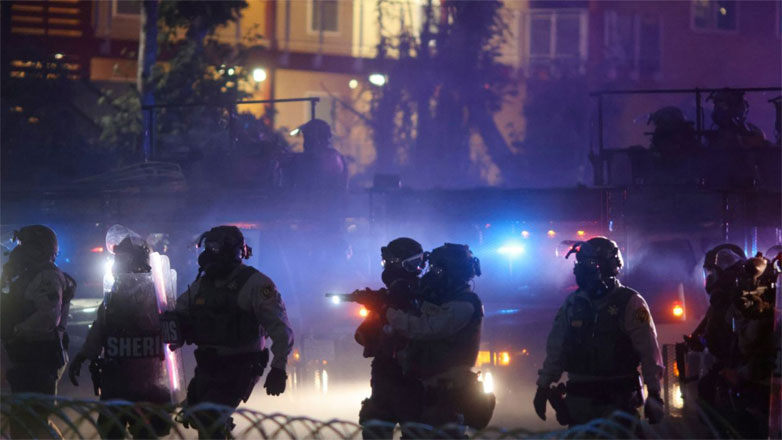 Εντοπίστηκε πτώμα στο Λος Άντζελες κοντά σε λεηλατημένα καταστήματα