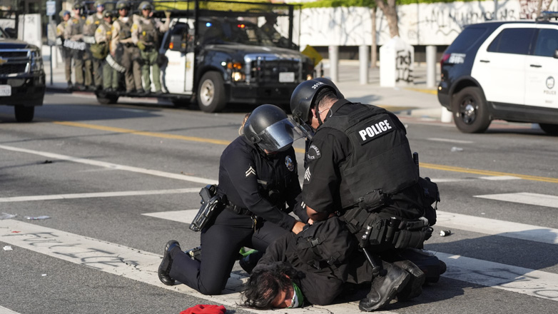 Πάνω από 100 συλλήψεις στις διαδηλώσεις στο Λος Άντζελες