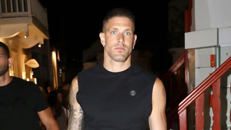 Αλέξανδρος Πασχαλάκης: Ο τερματοφύλακας του Ολυμπιακού επέλεξε τη Μύκονο για το τριήμερο του Αγίου Πνεύματος