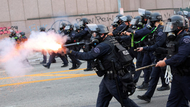 Εξαπλώνονται επικίνδυνα οι διαδηλώσεις στις ΗΠΑ Εξαπλώνονται επικίνδυνα οι διαδηλώσεις στις ΗΠΑ