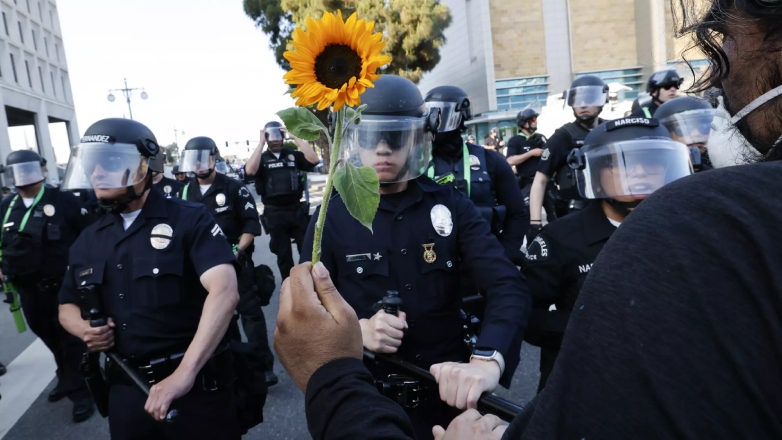 Λος Άντζελες: Σε ισχύ η απαγόρευση νυχτερινής κυκλοφορίας