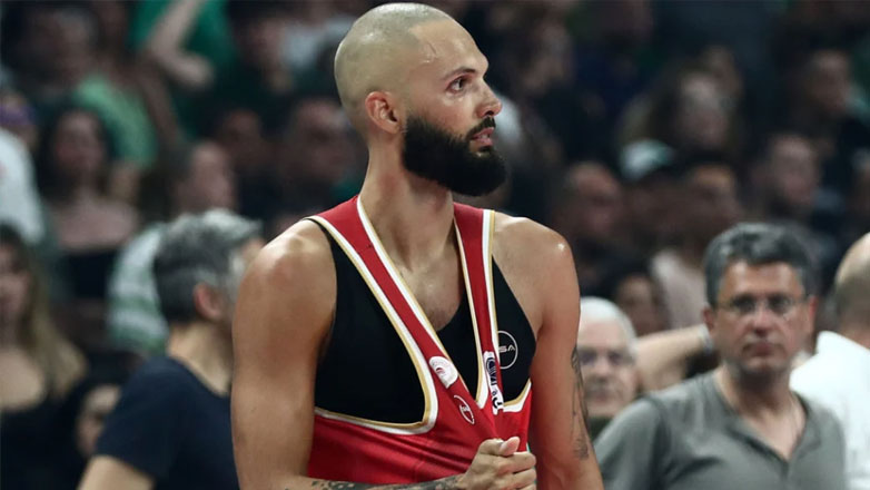 Η κόρη της Αδειλίνη έστειλε τον Φουρνιέ στο παρκέ