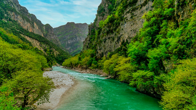 Ποταμός Άραχθος: Επανέφεραν τα δύο παιδιά που είχαν χάσει τις αισθήσεις τους