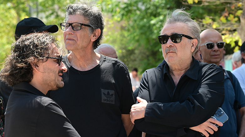 Ο τελευταίος αποχαιρετισμός στον Βασίλη Παπαβασιλείου