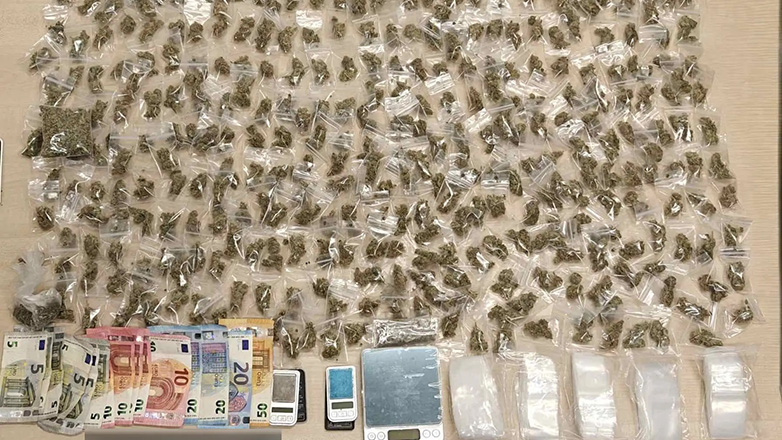 Ο έμπορος που πουλούσε ναρκωτικά στους… «Άγιους» στο κέντρο της Αθήνας