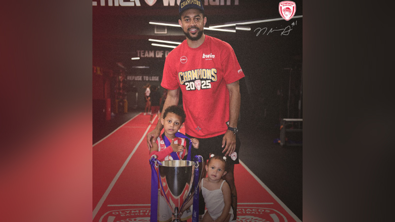 Ολυμπιακός σε Ουίλιαμς-Γκος: «Σε ευχαριστούμε Νάιτζελ για όλα όσα έφερες στην ομάδα»