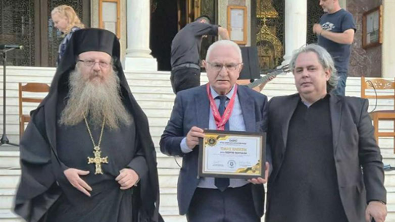 Ο Γιώργος Τσούκαλης βραβεύτηκε από την Ιερά Μητρόπολη Πειραιά