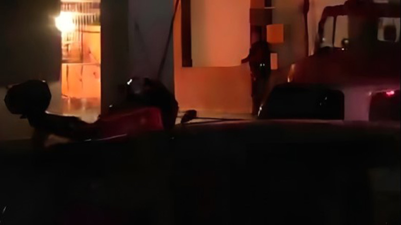 Λάρισα: Συναγερμός τα μεσάνυχτα στην Πυροσβεστική για φωτιά σε οικοδομή στο κέντρο