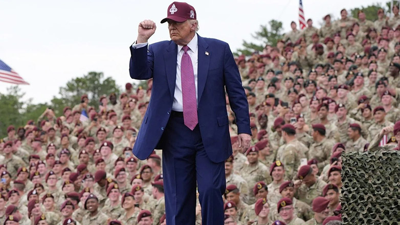 Ο Τραμπ ως… «ηγέτης εν καιρώ πολέμου»