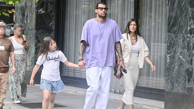 Γιώργος Πρίντεζης: Σπάνια εμφάνιση με τη σύζυγό του, Στέλλα Κωστοπούλου και τη μεγάλη κόρη τους