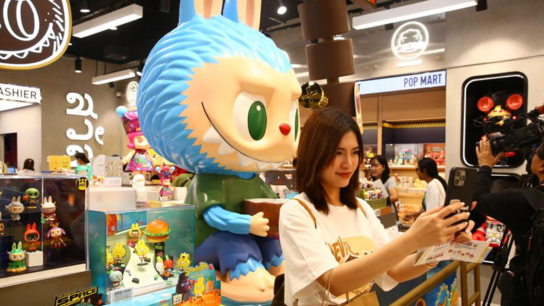 Πεκίνο: Μια κούκλα Labubu πωλήθηκε σε δημοπρασία για 150.000 δολάρια