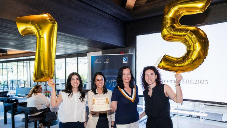 Ο Διεθνής Αερολιμένας Αθηνών και η Gulf Air γιόρτασαν τα 75α γενέθλια της αεροπορικής εταιρείας!