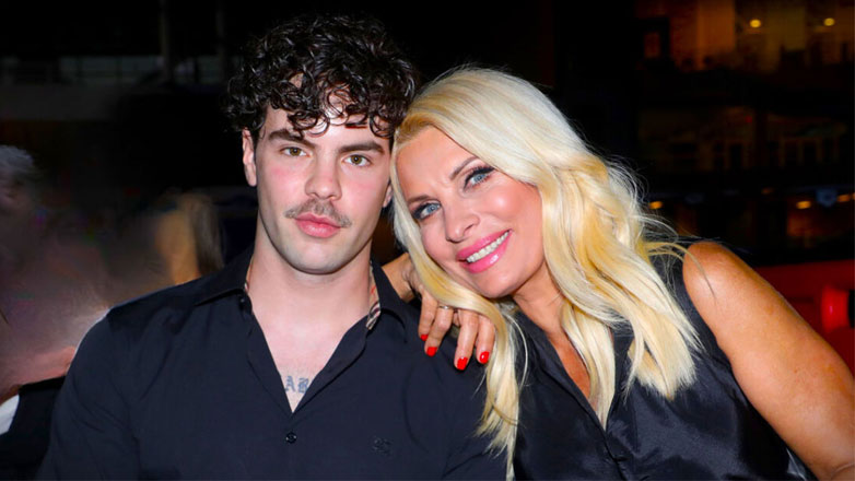 Άγγελος Λάτσιος: Η φωτογραφία που δημοσίευσε από την Άνδρο και το σχόλιο της μητέρας του, Ελένης Μενεγάκη