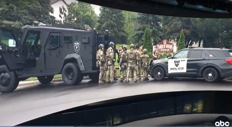 Συνεχίζεται το ανθρωποκυνηγητό για τον δολοφόνο της βουλευτή των Δημοκρατικών στη Μινεσότα