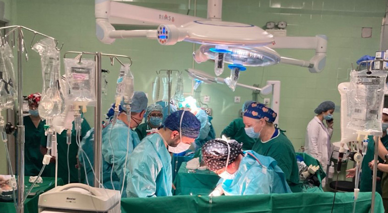 Οι γιατροί τίμησαν τον 14χρονο Σπύρο πριν τη λήψη των οργάνων του