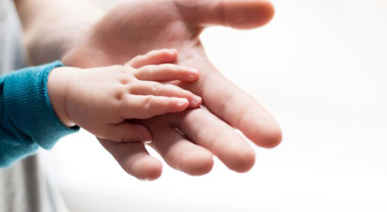 Κλείδωσαν το μωρό στο μπαλκόνι γιατί έκλαιγε και πήγαν για ύπνο