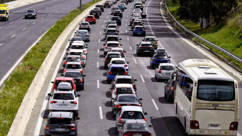 Κίνηση: Σοβαρά προβλήματα σε Αττική Οδό και Κηφισό
