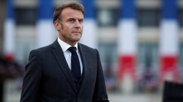 Μακρόν: Να σταματήσουν τα πλήγματα εναντίον αμάχων σε Ισραήλ και Ιράν