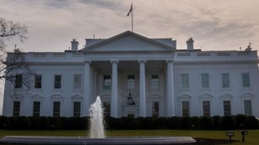 Έκτακτη σύσκεψη στον θάλαμο επιχειρήσεων του Λευκού Οίκου του Ντόναλντ Τραμπ με το Ανώτατο Συμβούλιο Ασφαλείας