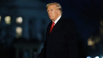 Ο Τραμπ ζητά «άνευ όρων παράδοση» από το Ιράν