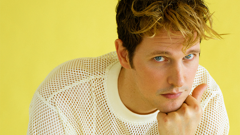 Leon Of Athens – «Τι να ‘ναι αυτό»: Ένα τραγούδι ύμνος στον έρωτα και στην ελευθερία