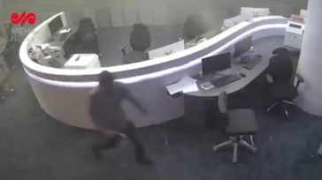 Βίντεο: Πως αντέδρασαν οι υπάλληλοι της ιρανικής κρατικής τηλεόρασης κατά τον βομβαρδισμό του κτιρίου της
