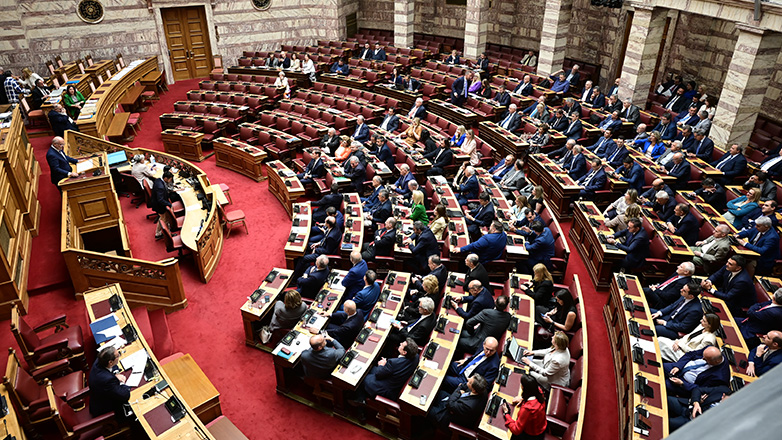 Βουλή: «Ναι» από τη Νέα Δημοκρατία και το ΠΑΣΟΚ στο νομοσχέδιο για τη δημοσιονομική ισορροπία