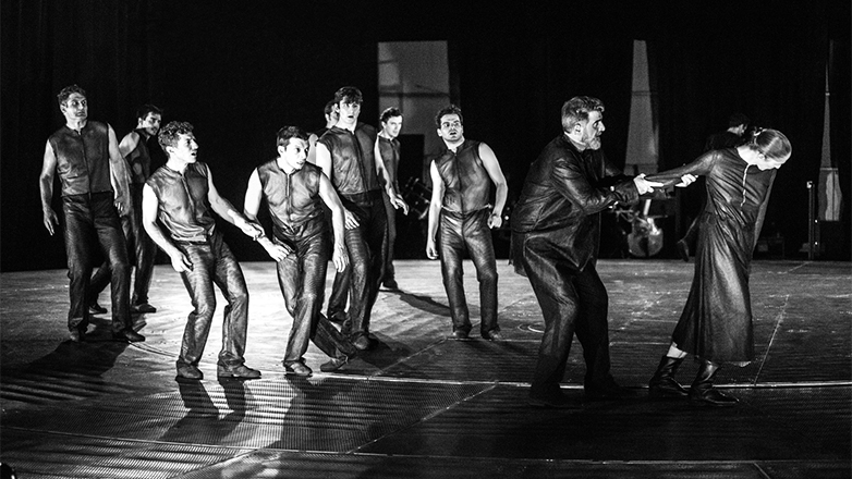 Νέες φωτογραφίες από την «Αντιγόνη» σε σκηνοθεσία Ούλριχ Ράσε