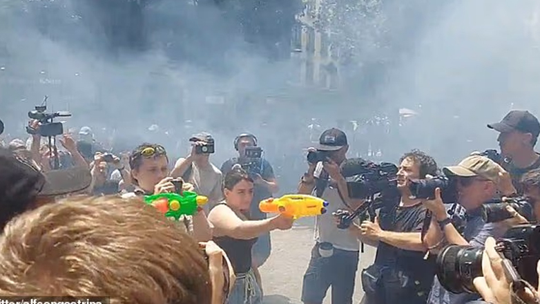 Ισπανικός εμφύλιος για τον υπερτουρισμό