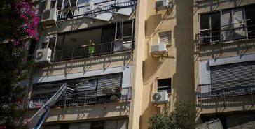 Καταστροφές σε διαμερίσματα στο Ισραήλ από ιρανικό πύραυλο