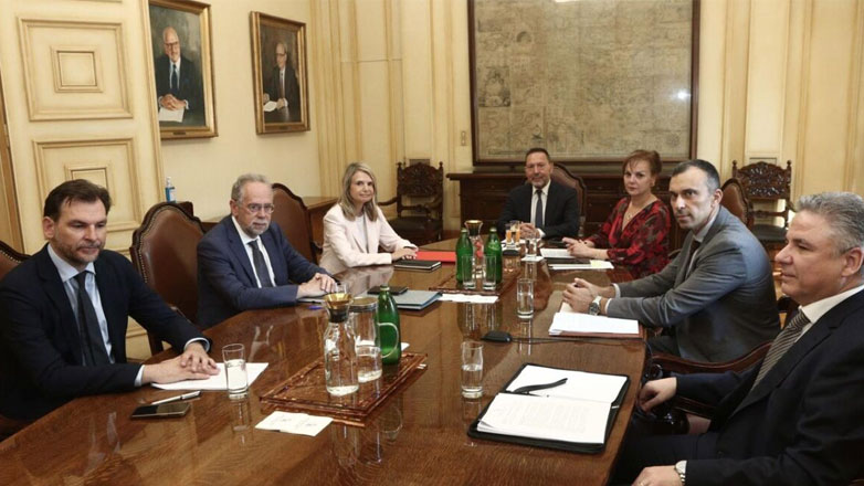 Συνάντηση ΠΑΣΟΚ – Στουρνάρα για Τράπεζες, ιδιωτικό χρέος και πλειστηριασμούς