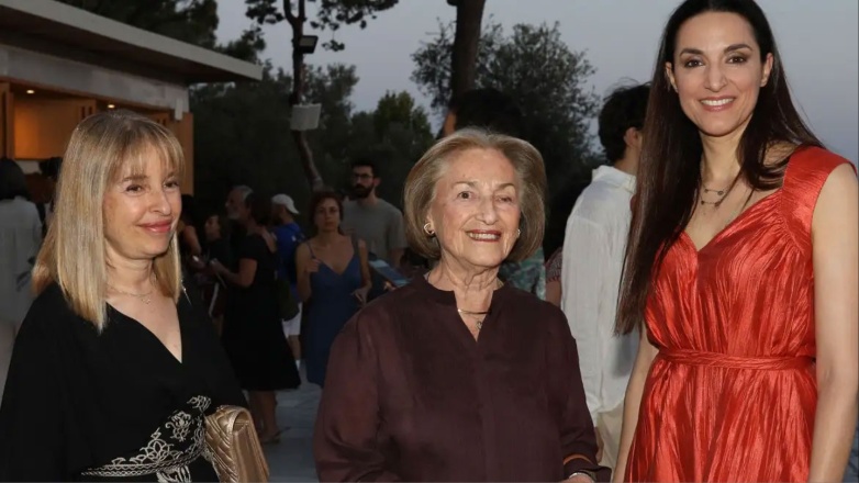 Δάφνη Σημίτη: Η πρώτη δημόσια εμφάνιση, 5 μήνες μετά τον θάνατο του Κώστα Σημίτη