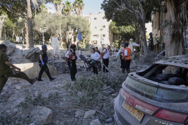 Ισραήλ: Οκτώ στρατιώτες τραυματίστηκαν όταν αυτοκίνητο έπεσε πάνω στον κόσμο σε στάση λεωφορείου Ισραήλ: Οκτώ στρατιώτες τραυματίστηκαν όταν αυτοκίνητο έπεσε πάνω στον κόσμο σε στάση λεωφορείου