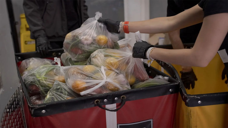 Νέα Υόρκη: Οι Τράπεζες Τροφίμων καταρρέουν από τις περικοπές του Tραμπ