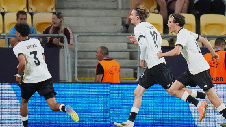 Η Γερμανία λύγισε στη παράταση τη μαχητική Ιταλία των εννέα παικτών και πήρε το εισιτήριο για τους «4»