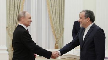 Στη Μόσχα ο Ιρανός ΥΠΕΞ για «κρίσιμες» συνομιλίες με τον Πούτιν