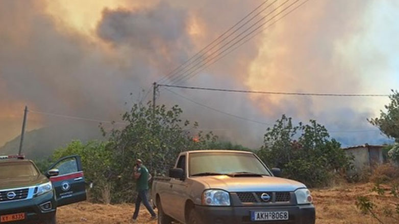 Μονεμβασιά: Μαίνεται η πυρκαγιά στο Καραβοστάσι