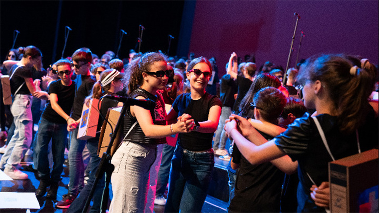 Ταξίδι στη χώρα των Άσχημων: Ένα έργο μουσικού θεάτρου για όσους δεν χωρούν σε τέσσερις γωνίες