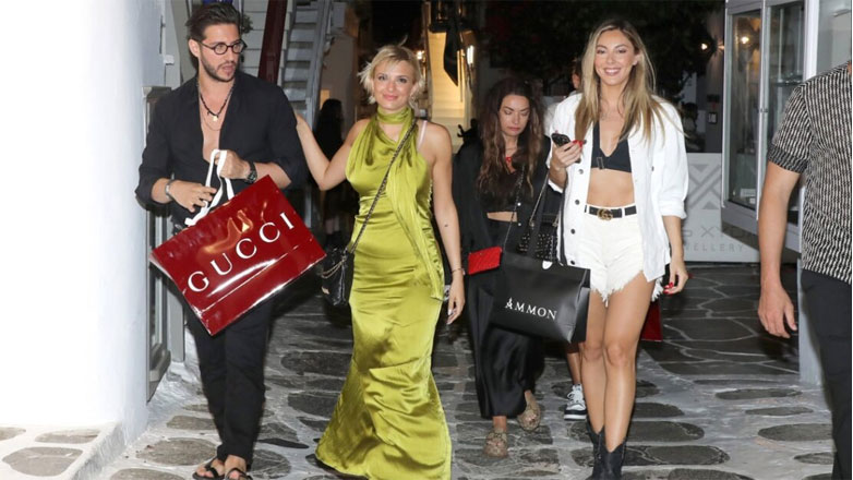 Κατερίνα Λιόλιου: Με τον σύντροφό της, Χάρη Παπατζανή, στα κοσμοπολίτικα σοκάκια της Μυκόνου