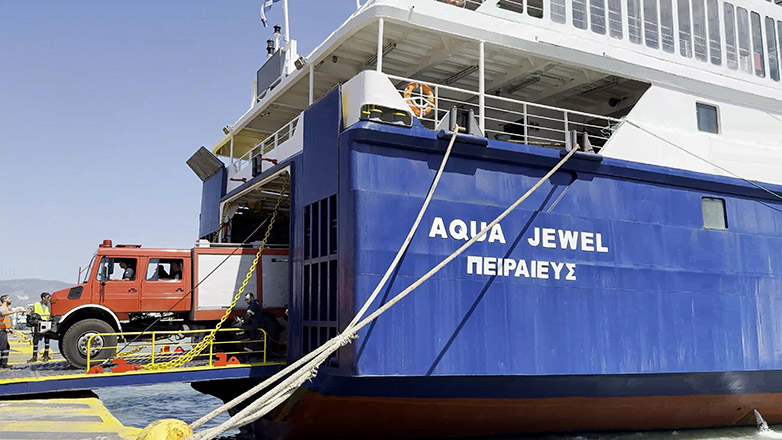 H SEAJETS διέθεσε χωρίς αμοιβή δύο επιπλέον πλοία της για να μεταφέρουν ισχυρές πυροσβεστικές δυνάμεις στη Χίο