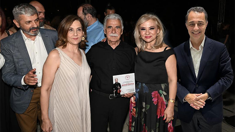 Κατάμεστο το Θέατρο του Λυκαβηττού: Μαγική βραδιά με τους Βασίλη Σκουλά, Παντελή Θαλασσινό και ΧάικΓιαζιτζιάν