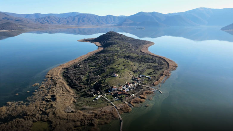 Άγιος Αχίλλειος Πρεσπών: Η μικρή κατοικημένη νησίδα μέσα στη λίμνη